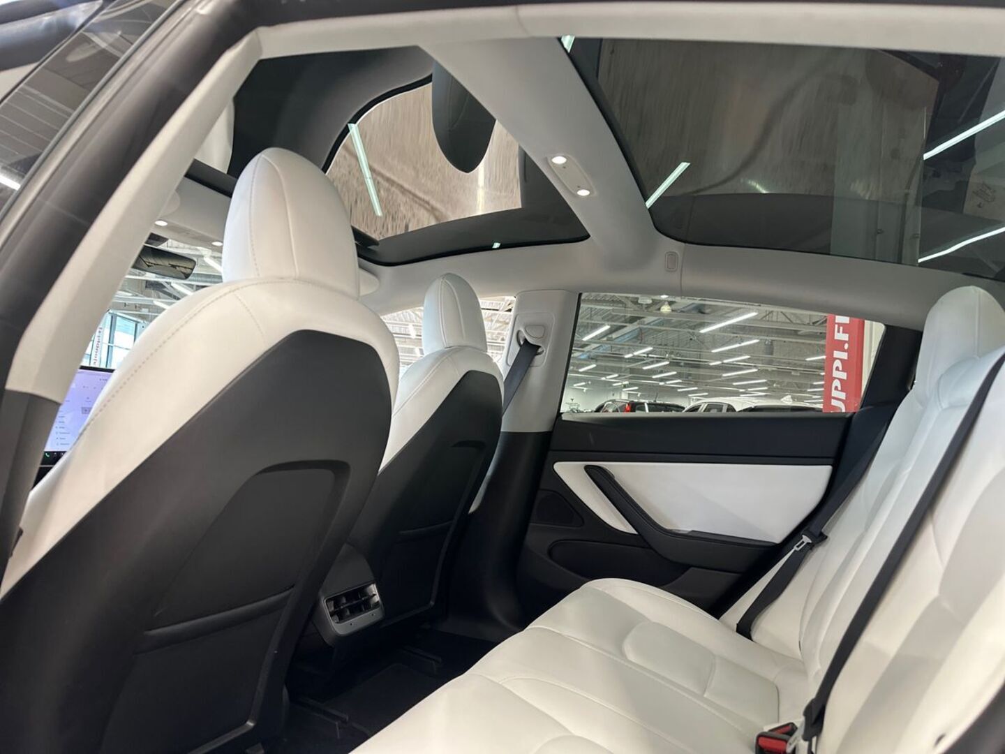 TESLA Model 3 19