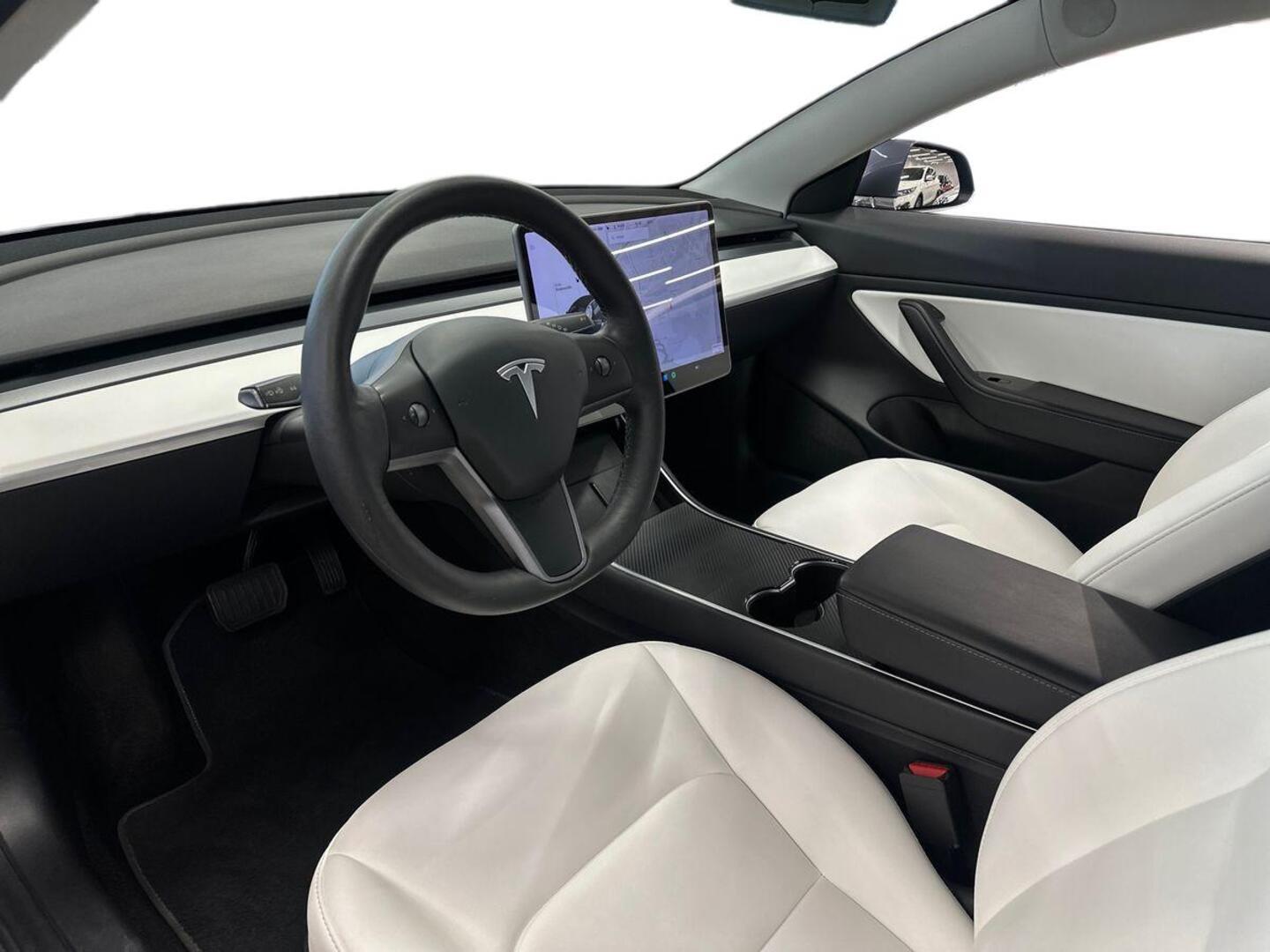TESLA Model 3 7