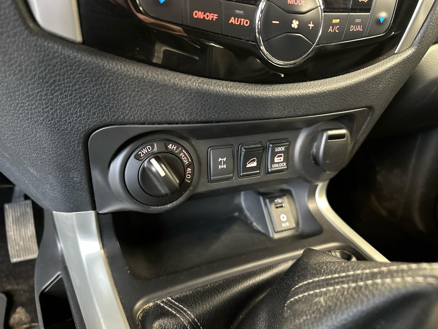 NISSAN Navara 2017