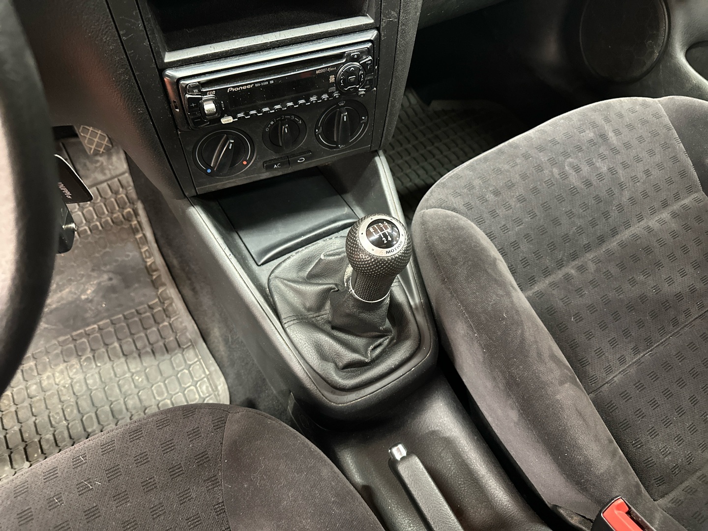 VOLKSWAGEN GOLF 2001