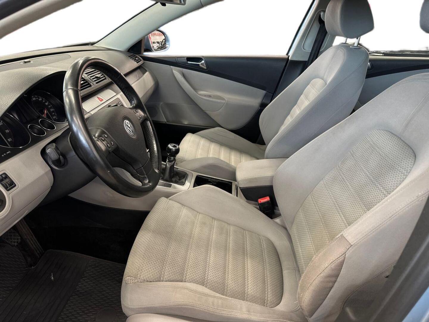 VOLKSWAGEN Passat 2005