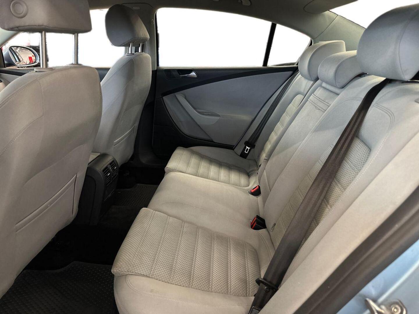 VOLKSWAGEN Passat 2005
