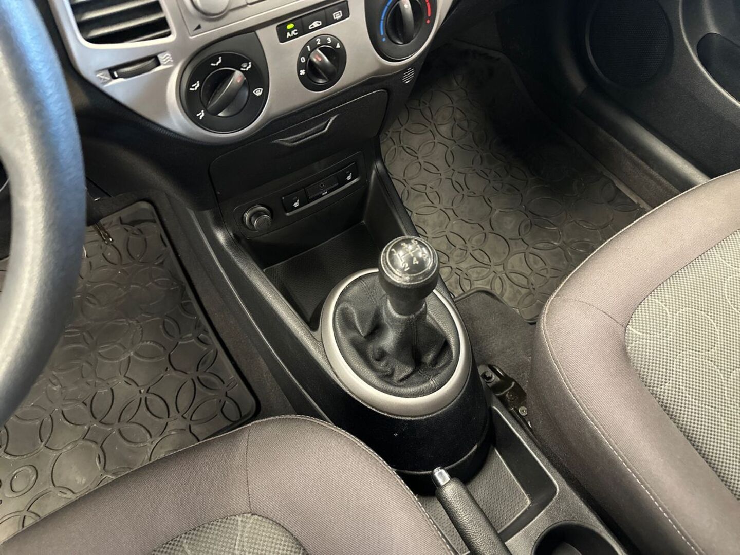 HYUNDAI i20 2011