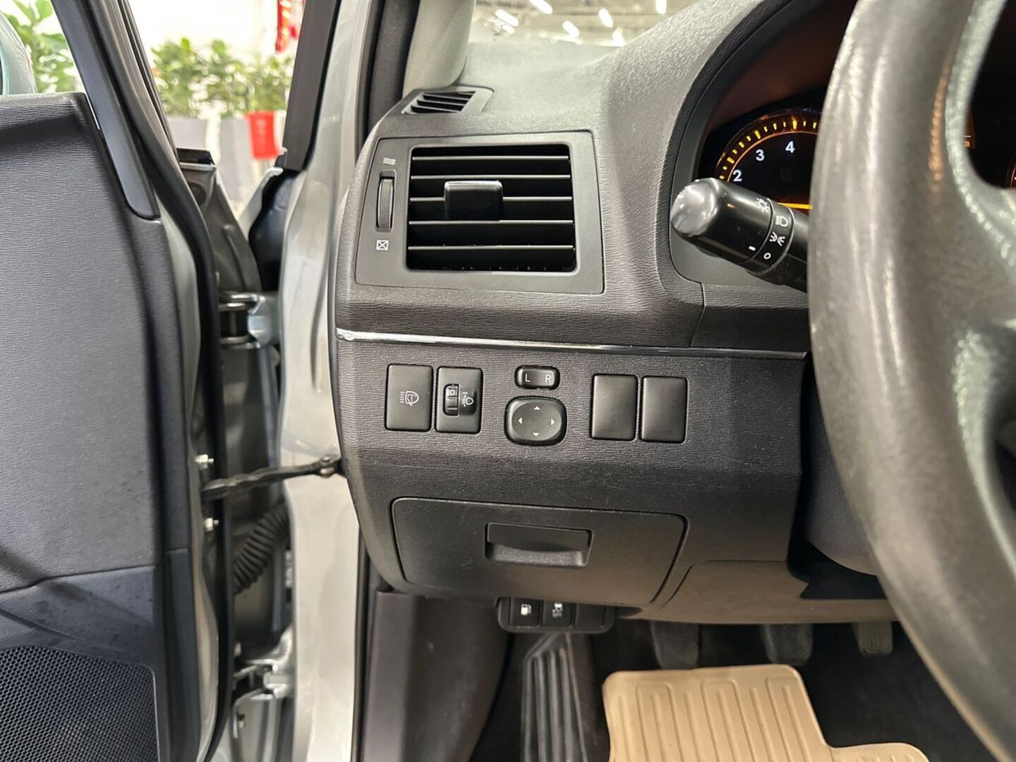 TOYOTA Avensis 2010