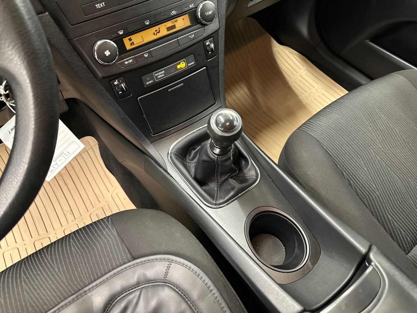 TOYOTA Avensis 2010