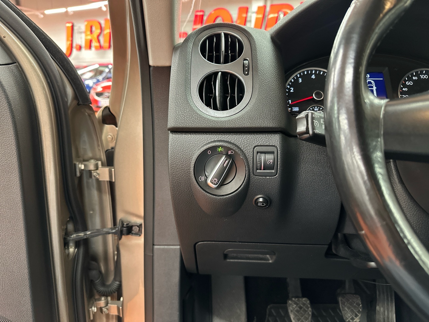 VOLKSWAGEN Tiguan 2015