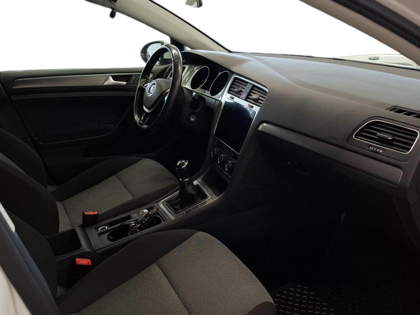 VOLKSWAGEN Golf 2015