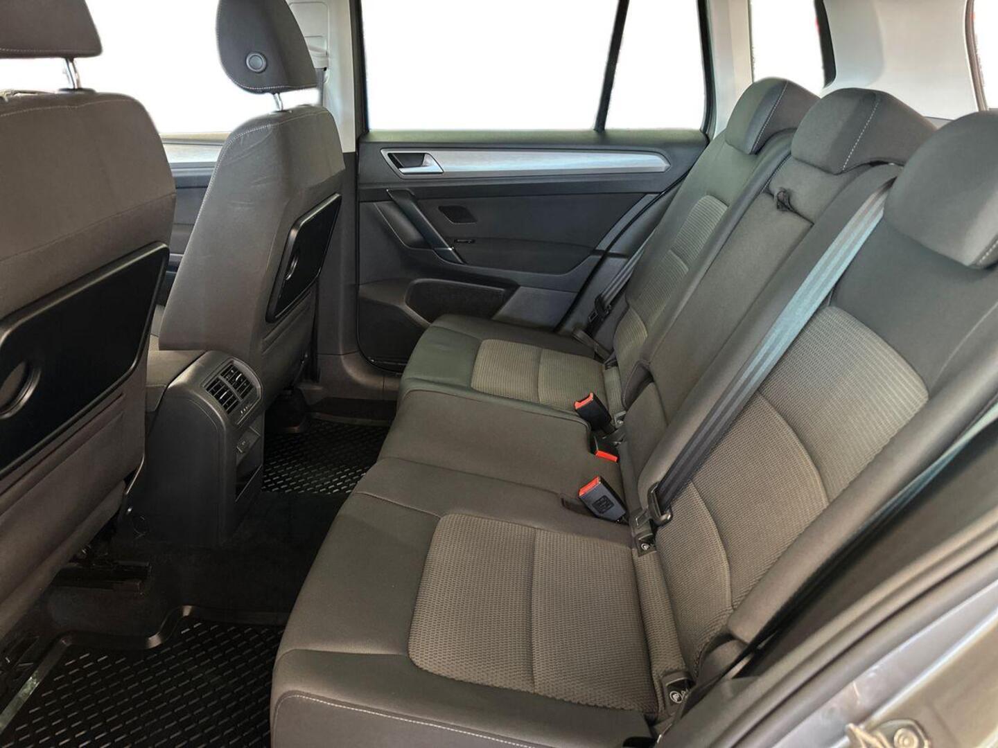 VOLKSWAGEN Golf Sportsvan 2016