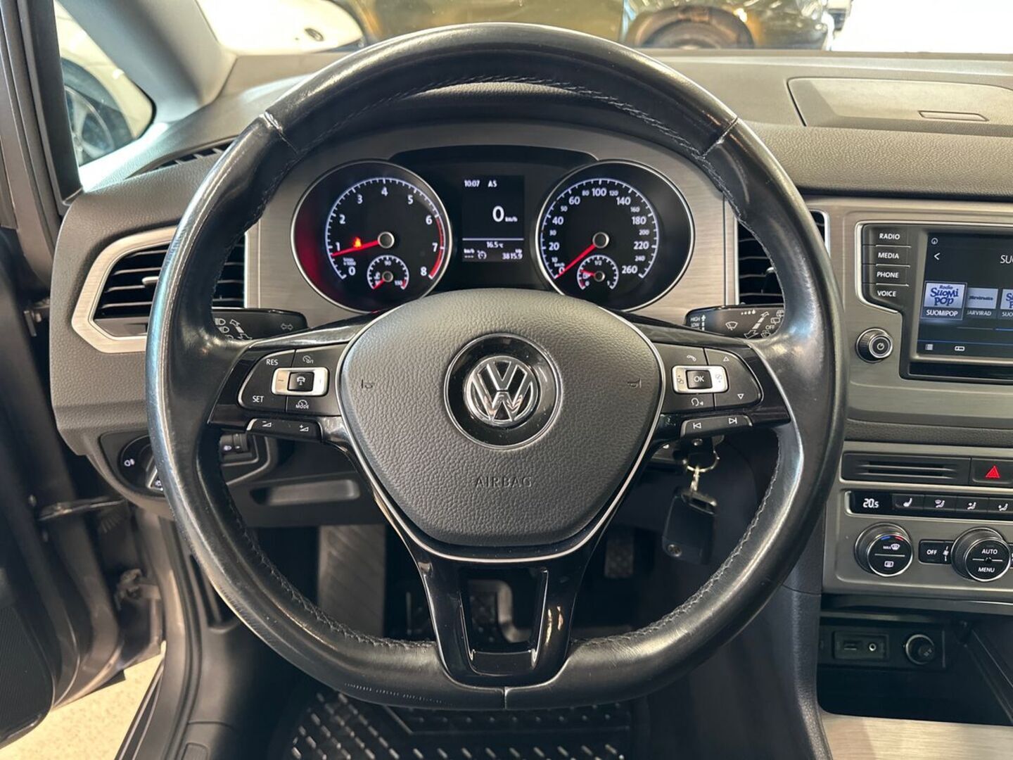 VOLKSWAGEN Golf Sportsvan 2016