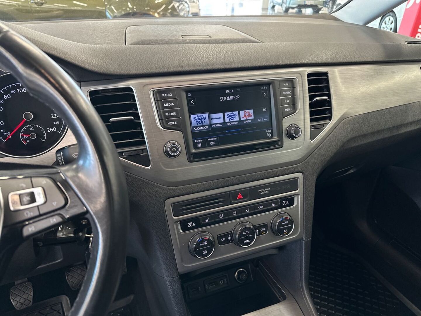 VOLKSWAGEN Golf Sportsvan 2016