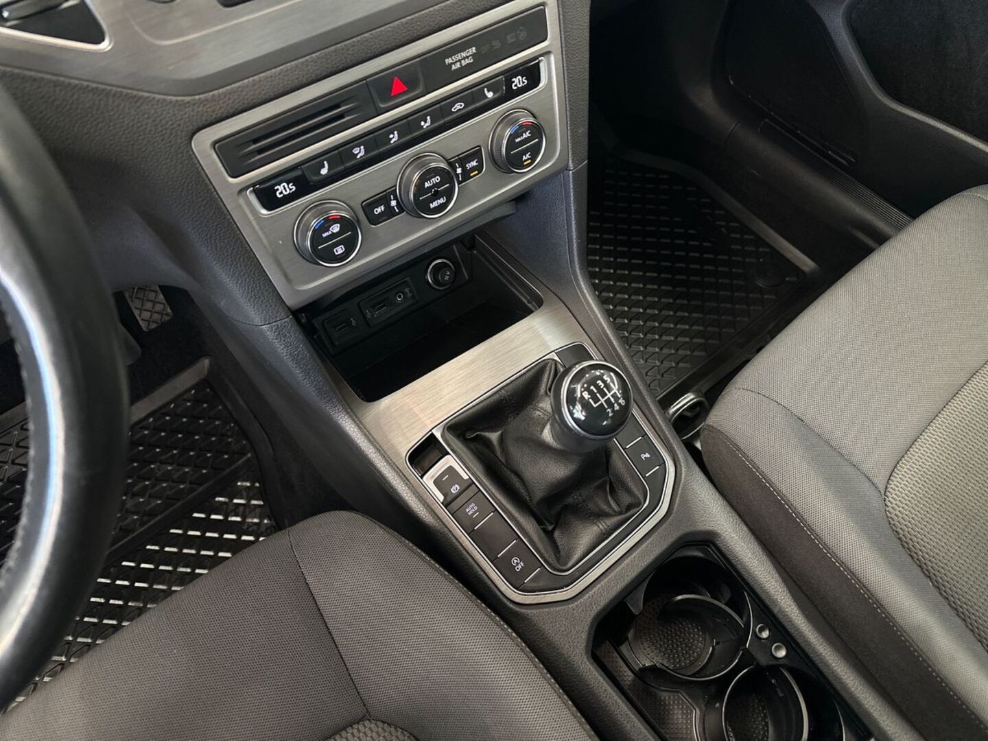 VOLKSWAGEN Golf Sportsvan 2016