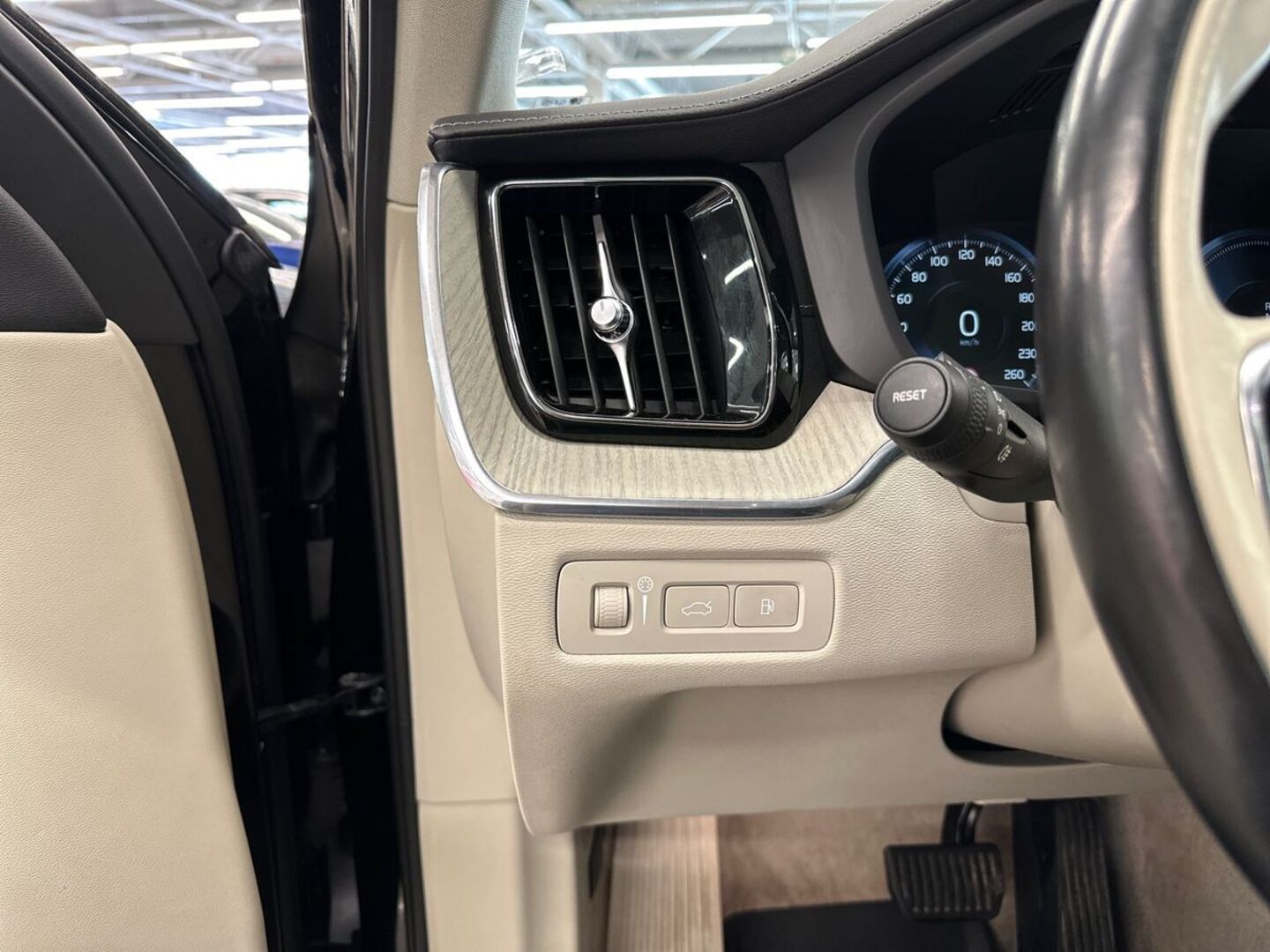 VOLVO XC60 2019