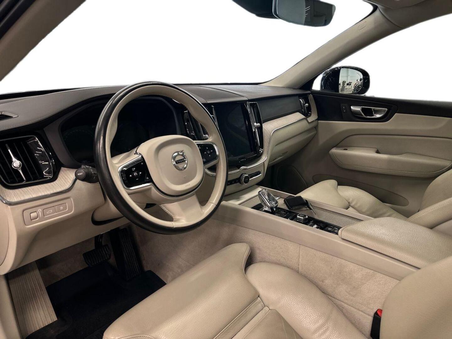 VOLVO XC60 2019