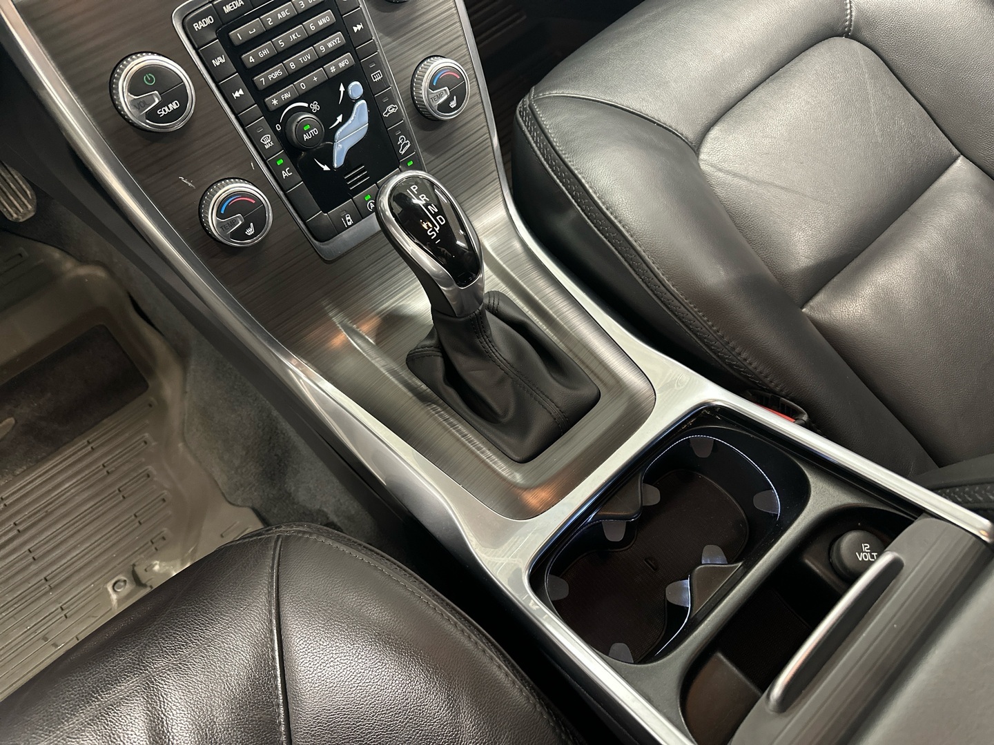 VOLVO XC70 2016