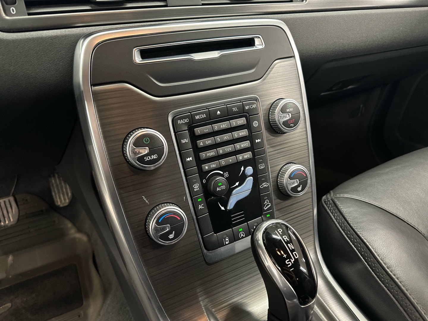 VOLVO XC70 2016