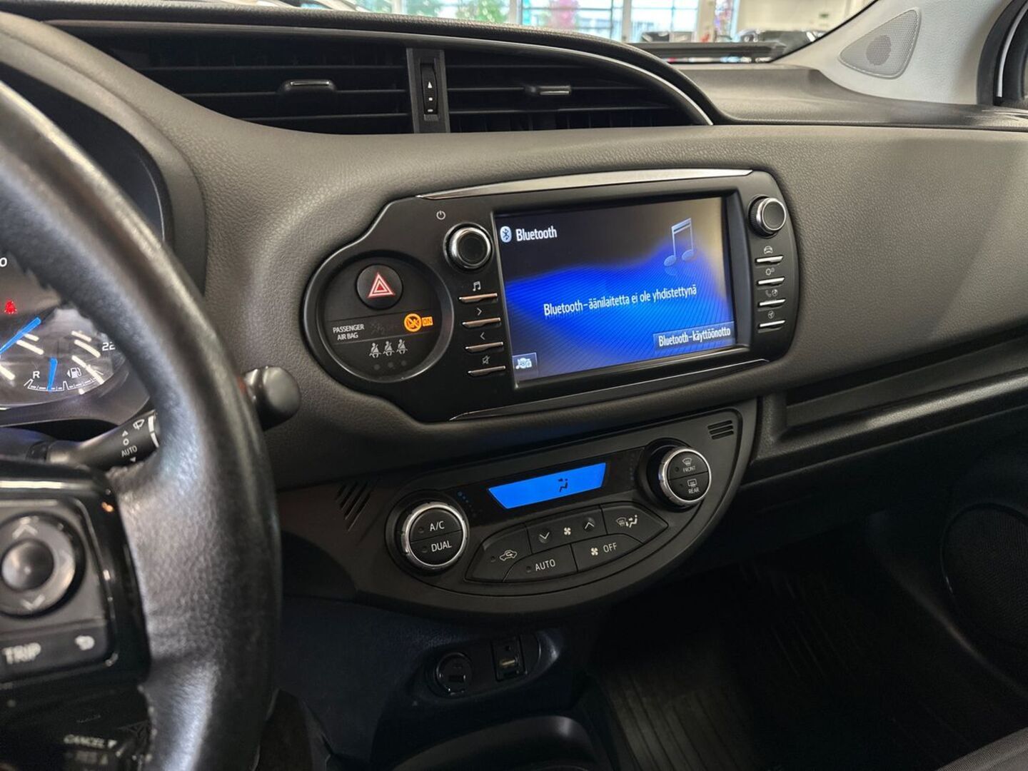 TOYOTA Yaris 2019