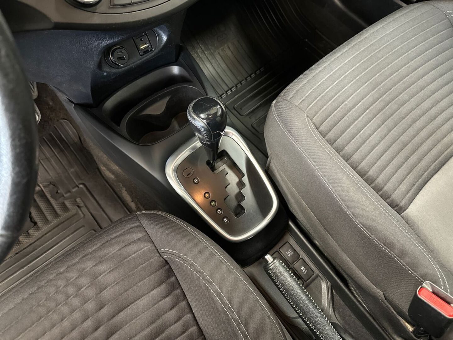 TOYOTA Yaris 2019