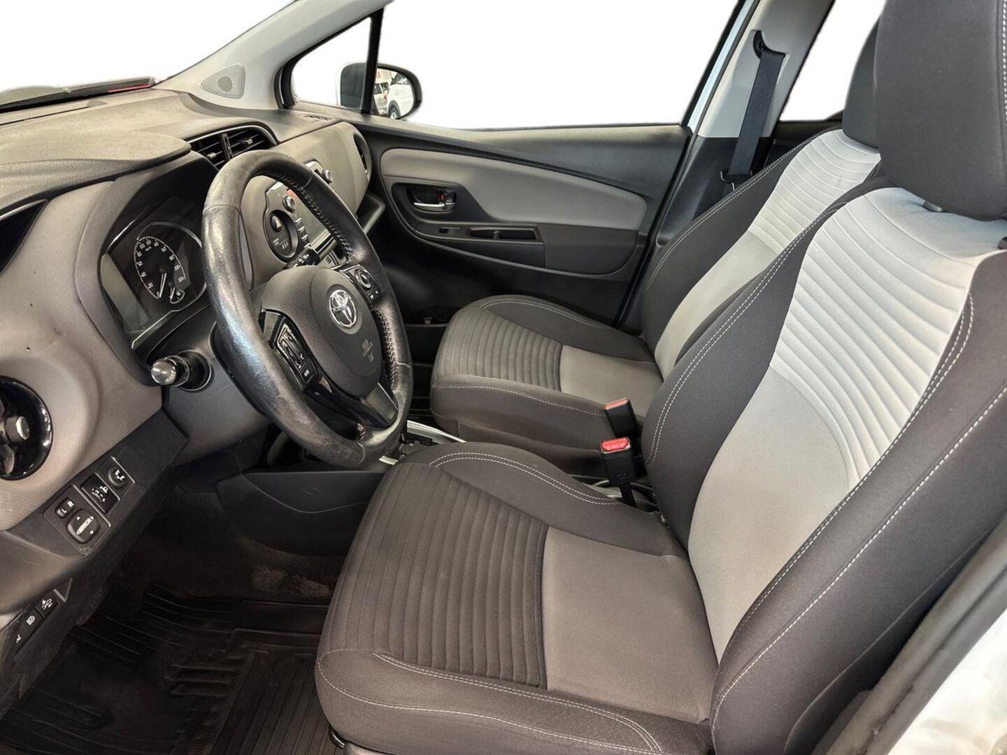 TOYOTA Yaris 2019