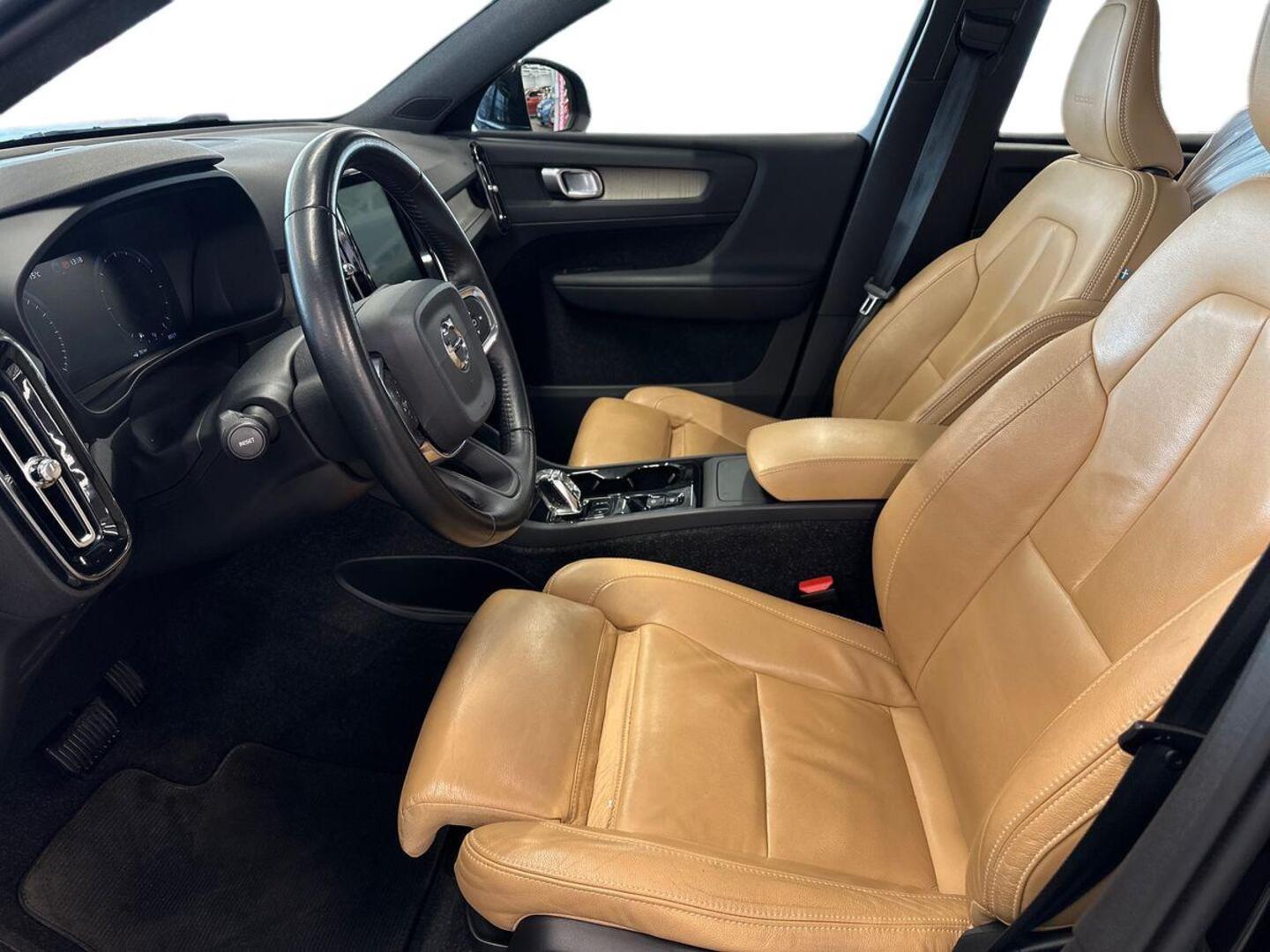VOLVO XC40 2019