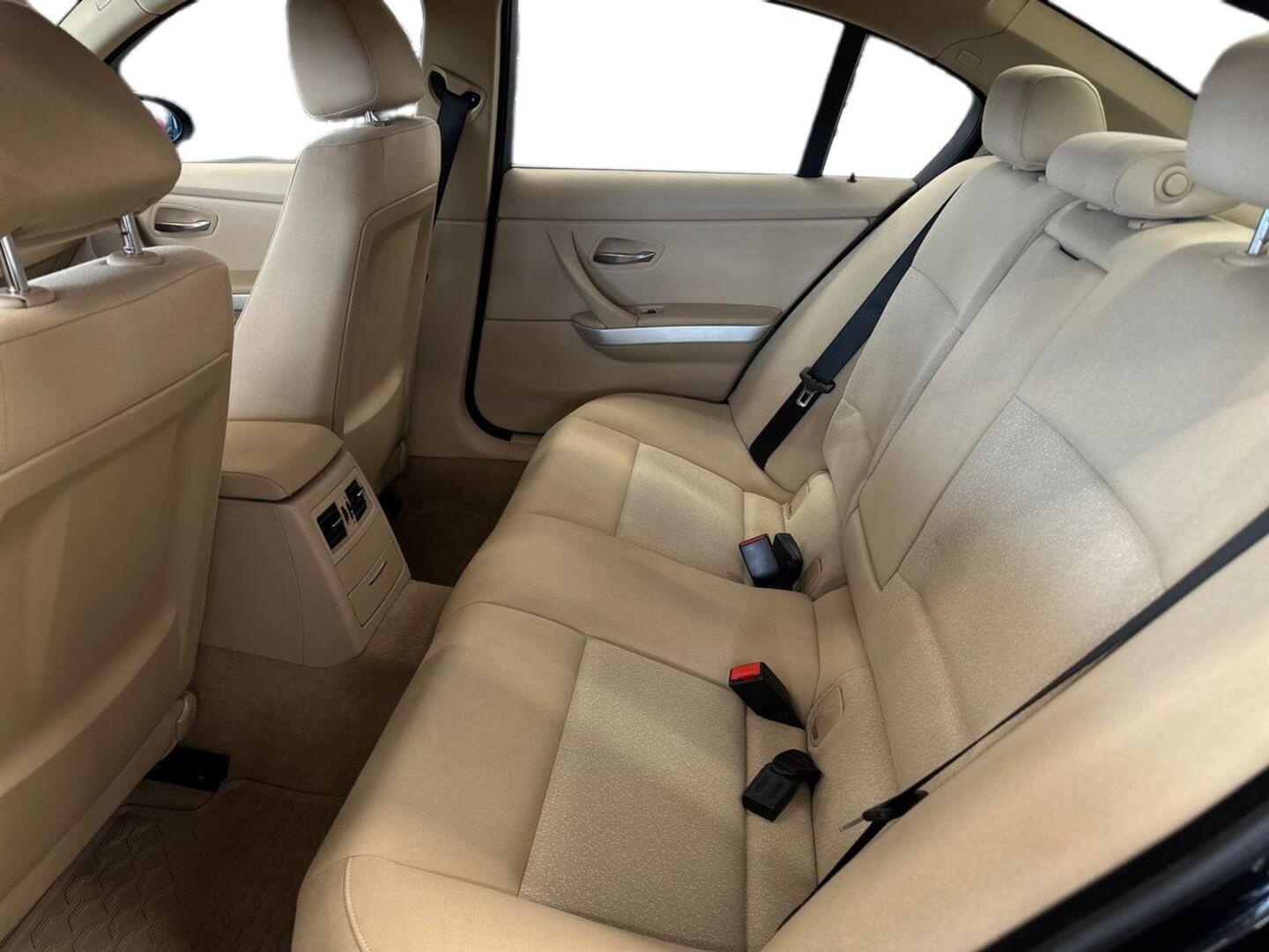 BMW 320 2008