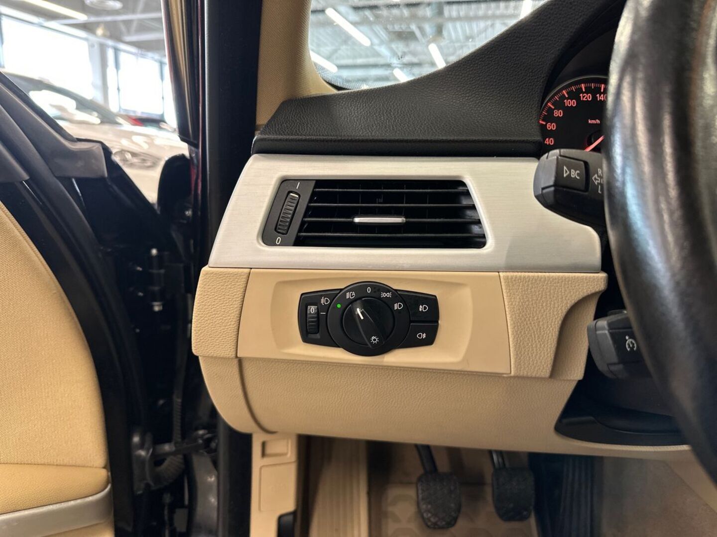 BMW 320 2008