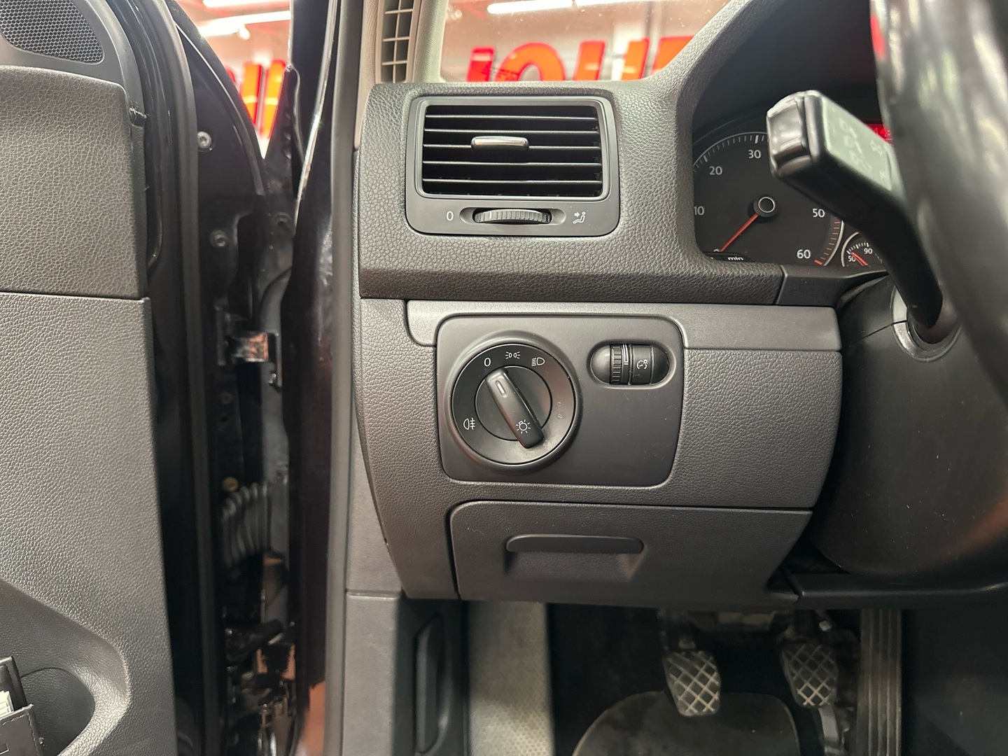 VOLKSWAGEN Jetta 2010