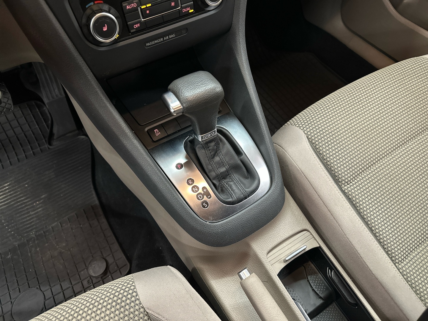 VOLKSWAGEN Golf 2010