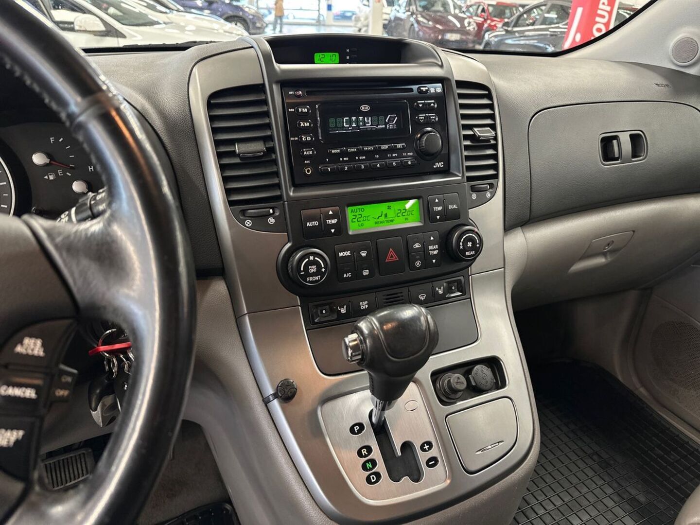 KIA Carnival 10