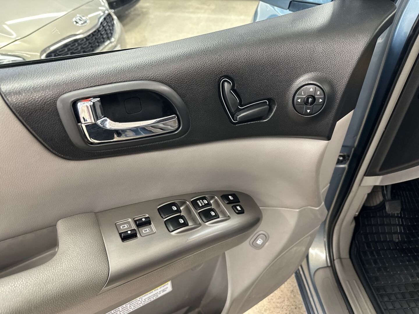 KIA Carnival 13