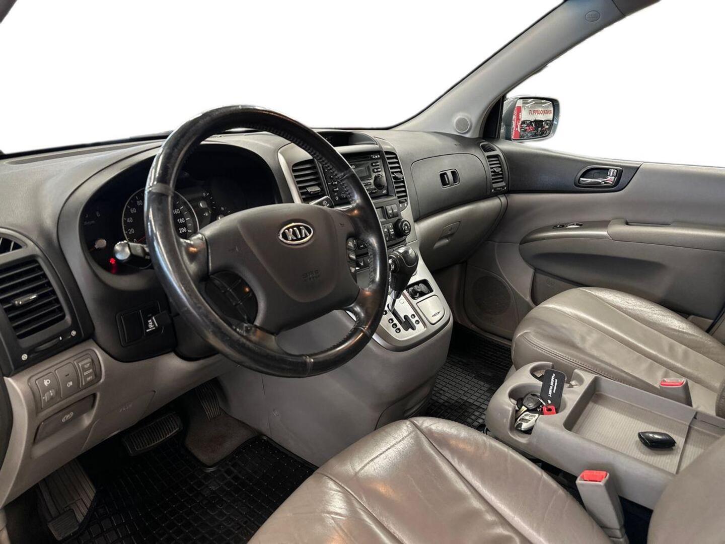 KIA Carnival 4