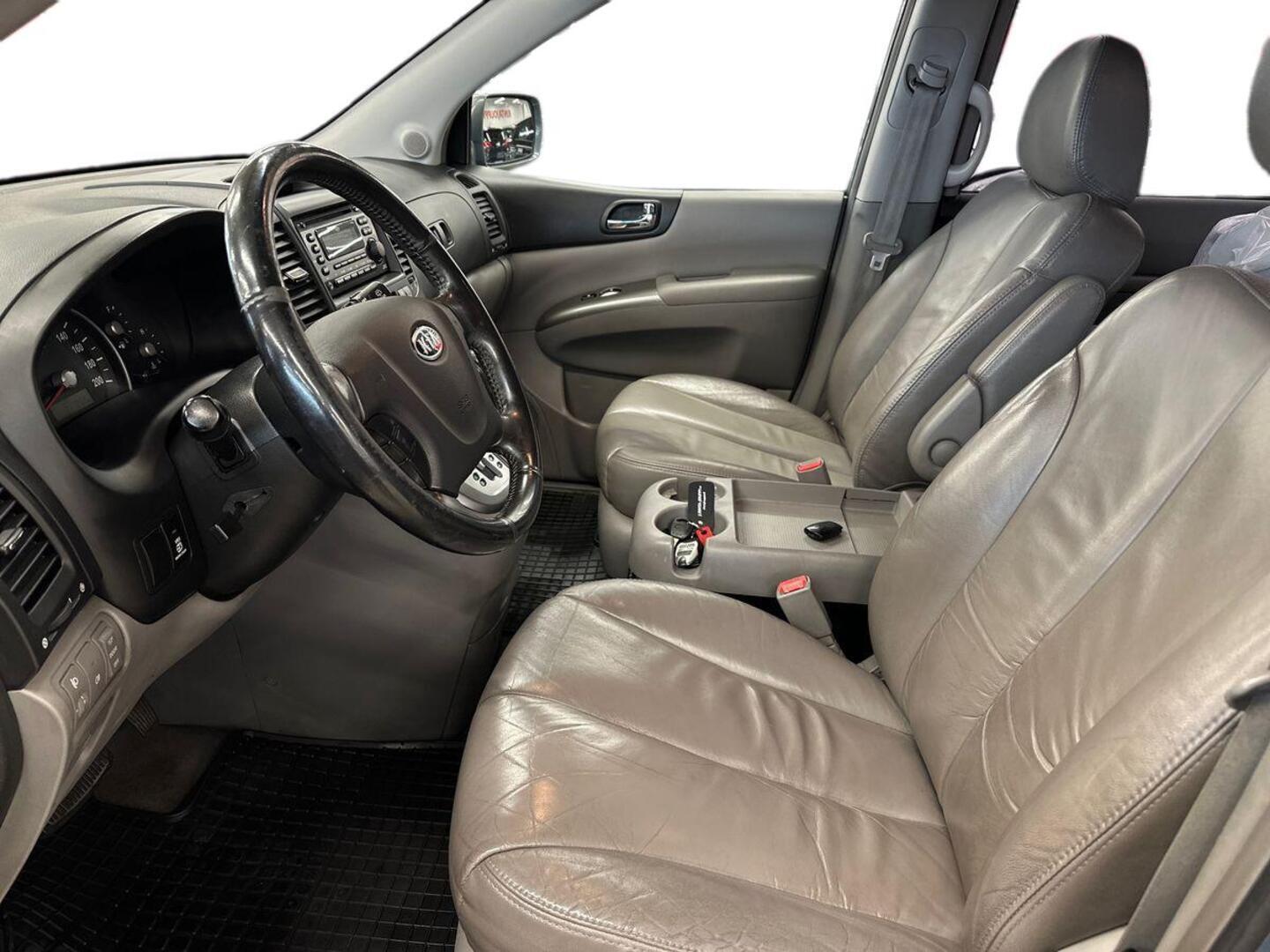 KIA Carnival 5