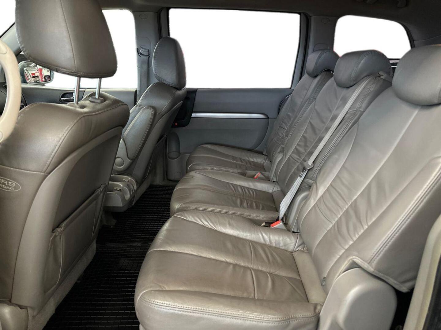 KIA Carnival 6