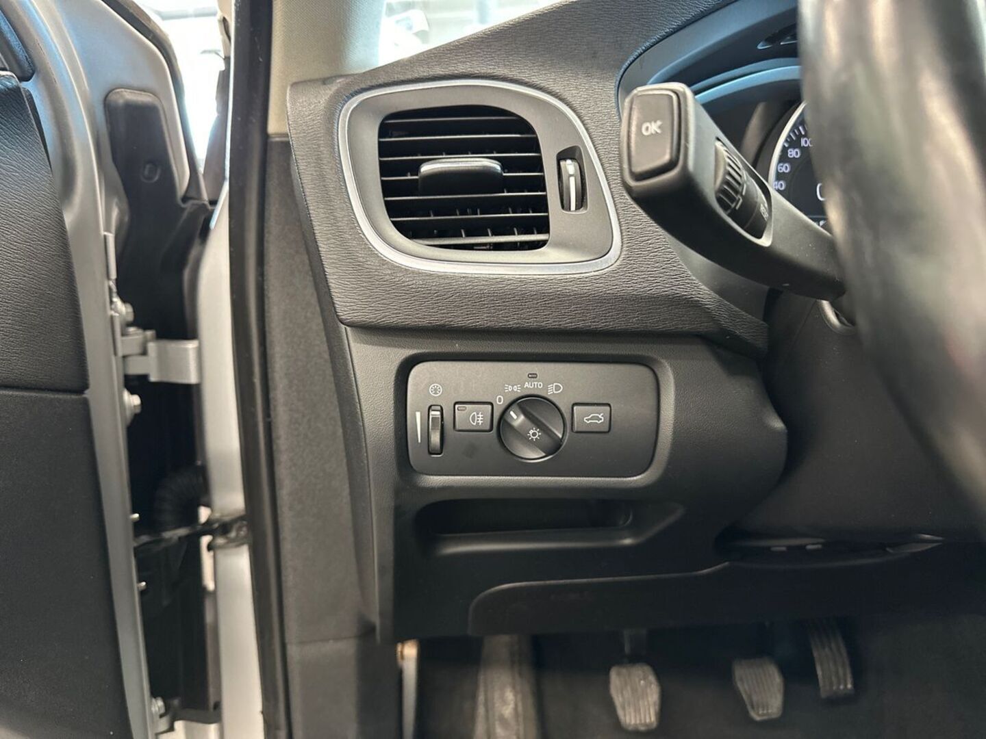 VOLVO V40 2014