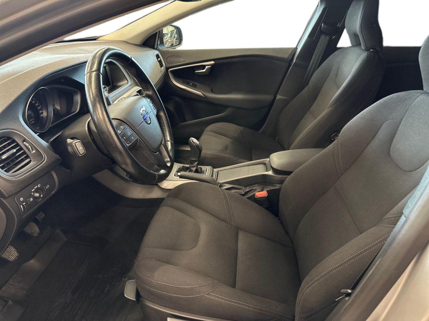 VOLVO V40 2014