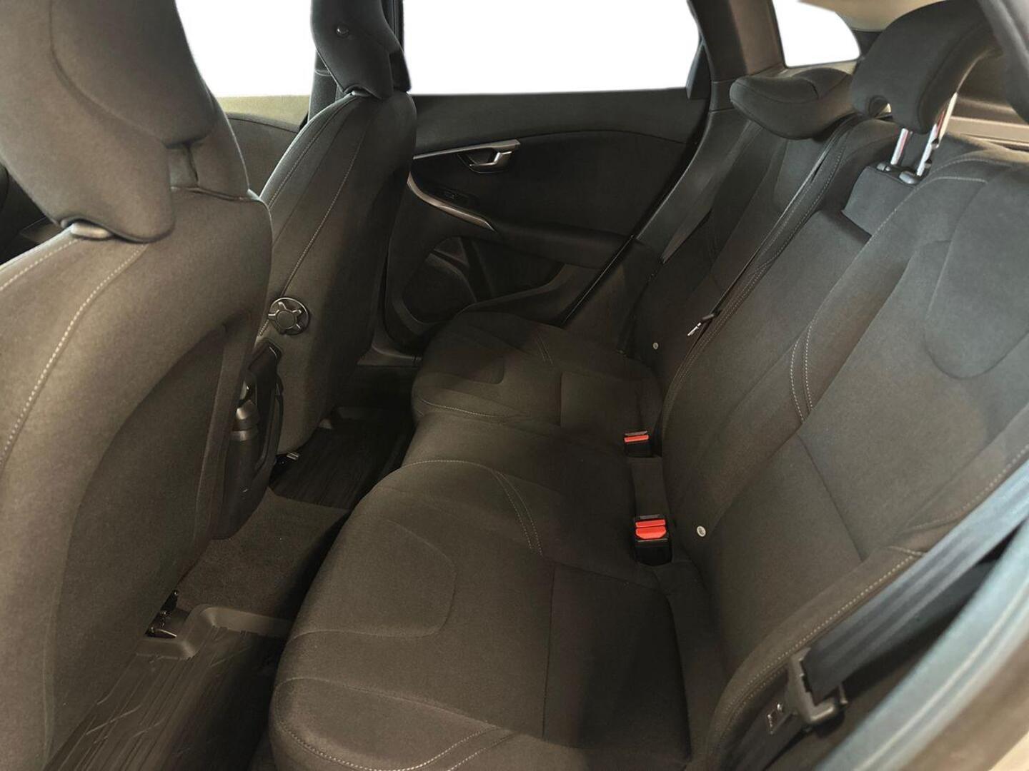 VOLVO V40 2014