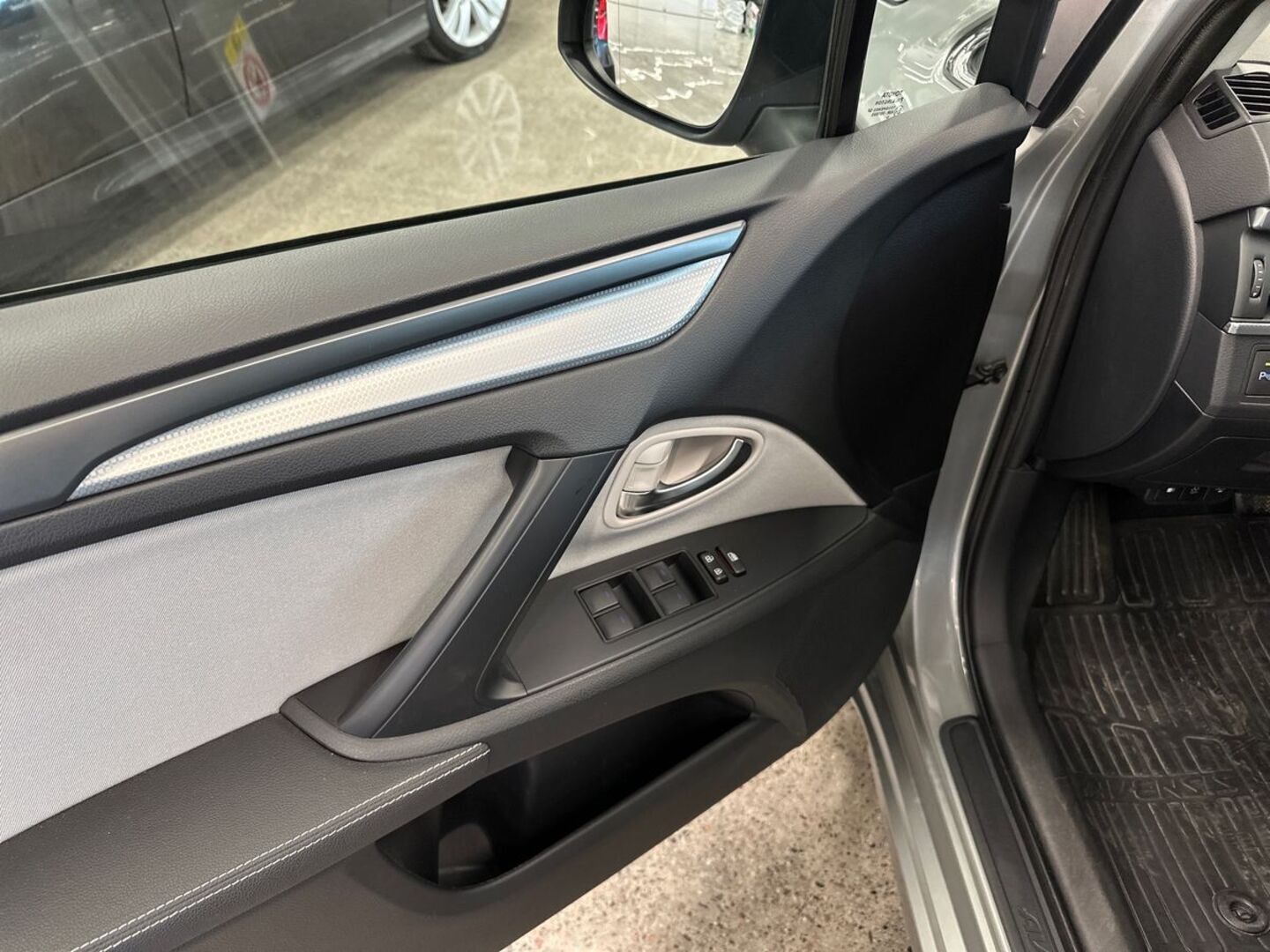 TOYOTA Avensis 2016