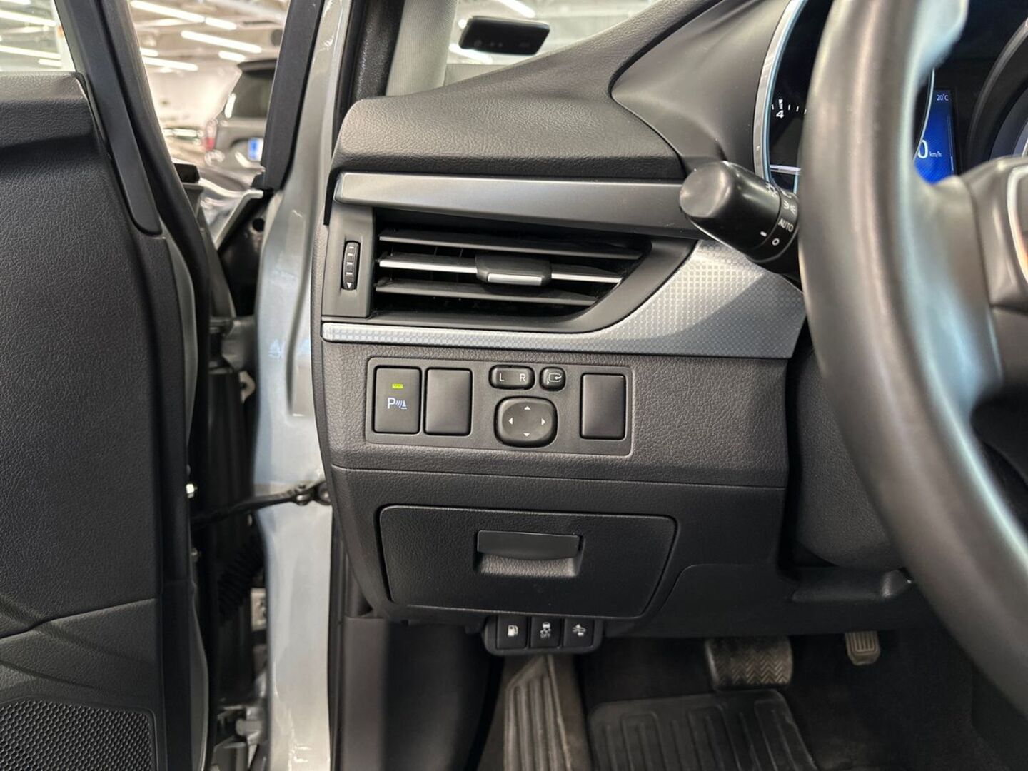 TOYOTA Avensis 2016