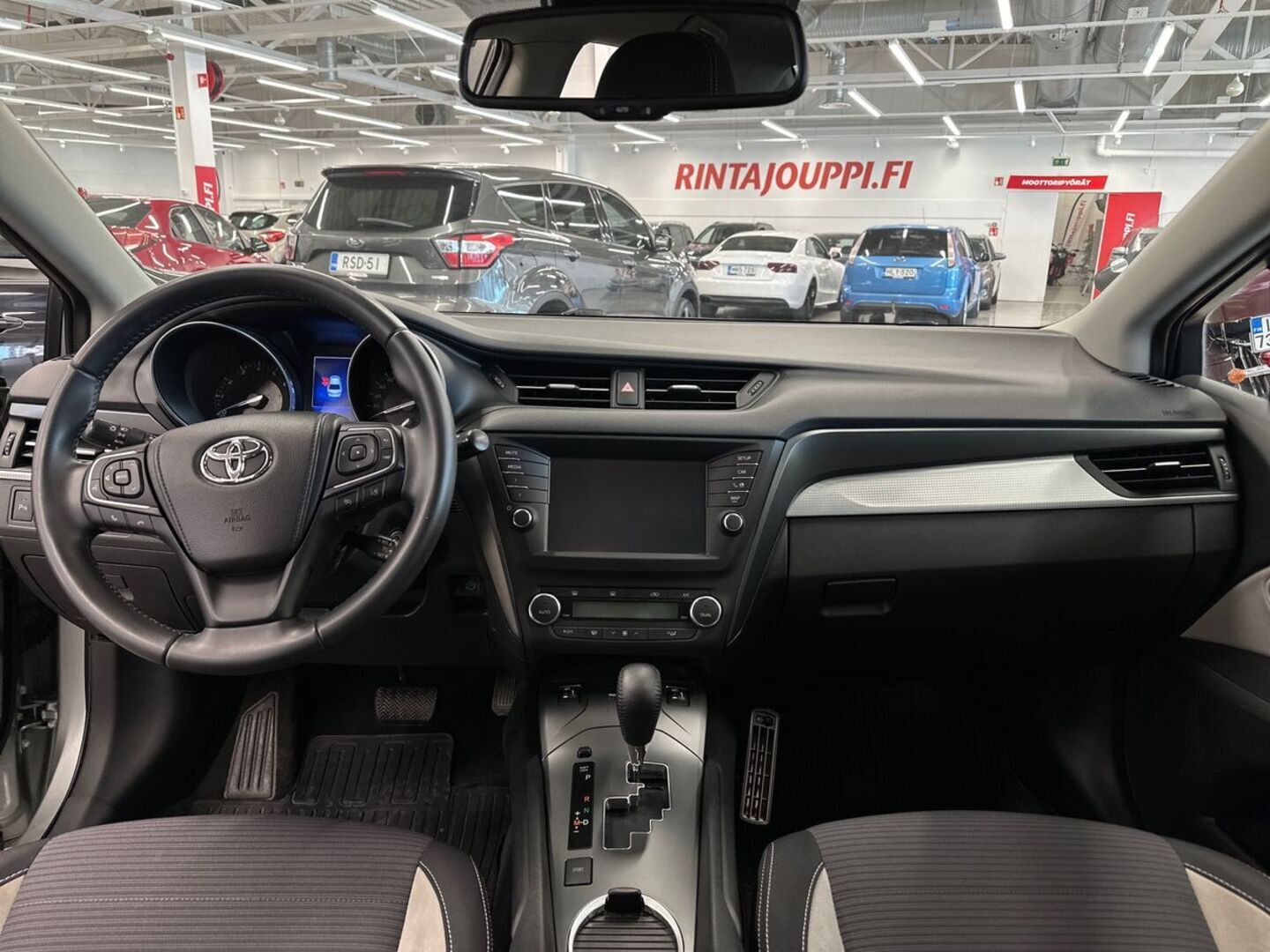 TOYOTA Avensis 2016