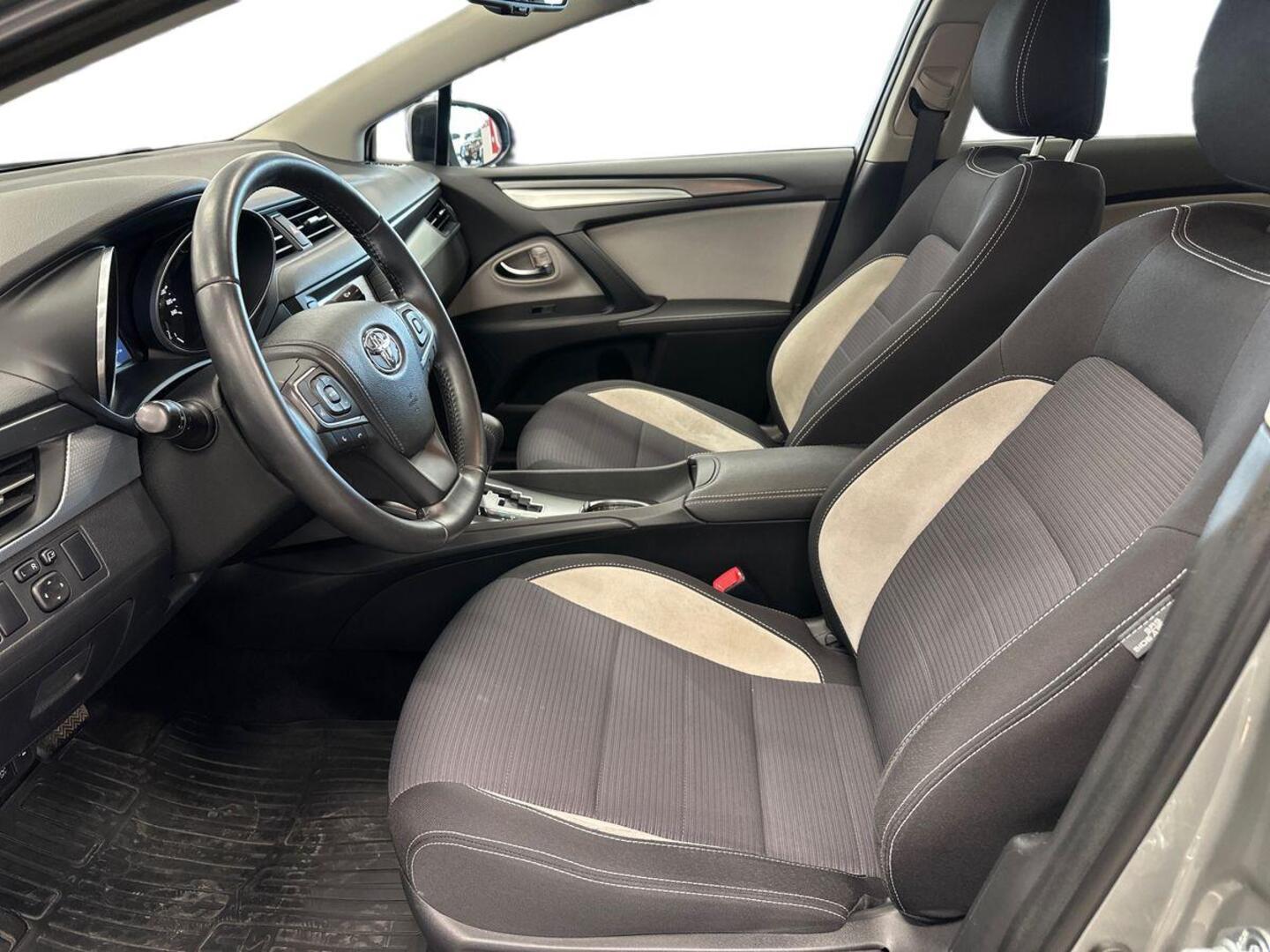 TOYOTA Avensis 2016
