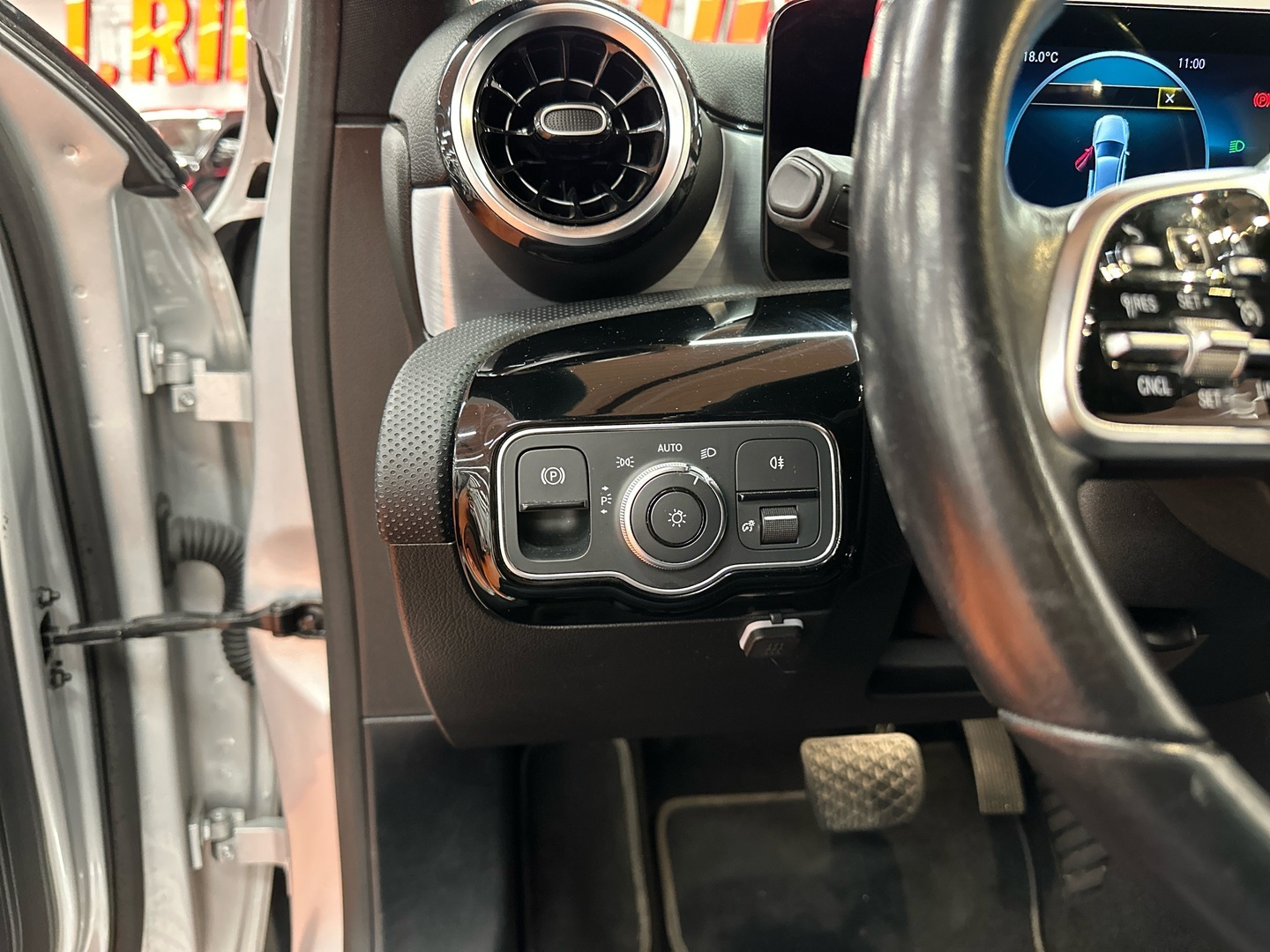 MERCEDES-BENZ A 2018