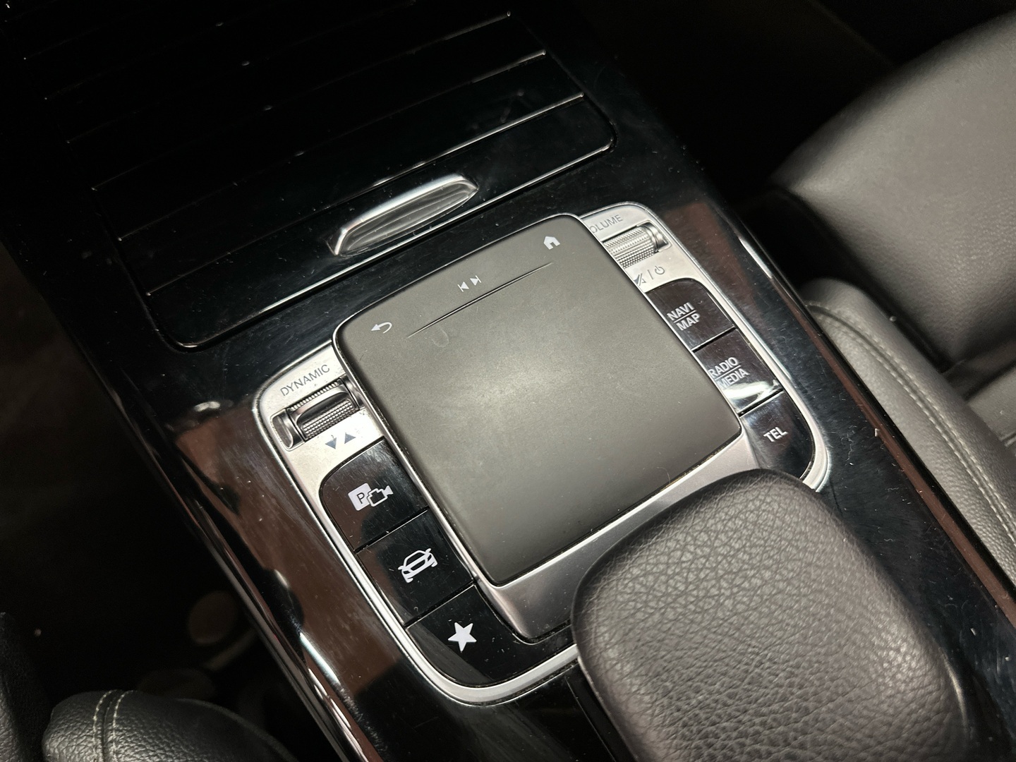 MERCEDES-BENZ A 2018