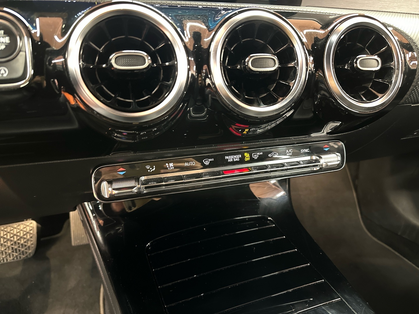 MERCEDES-BENZ A 2018