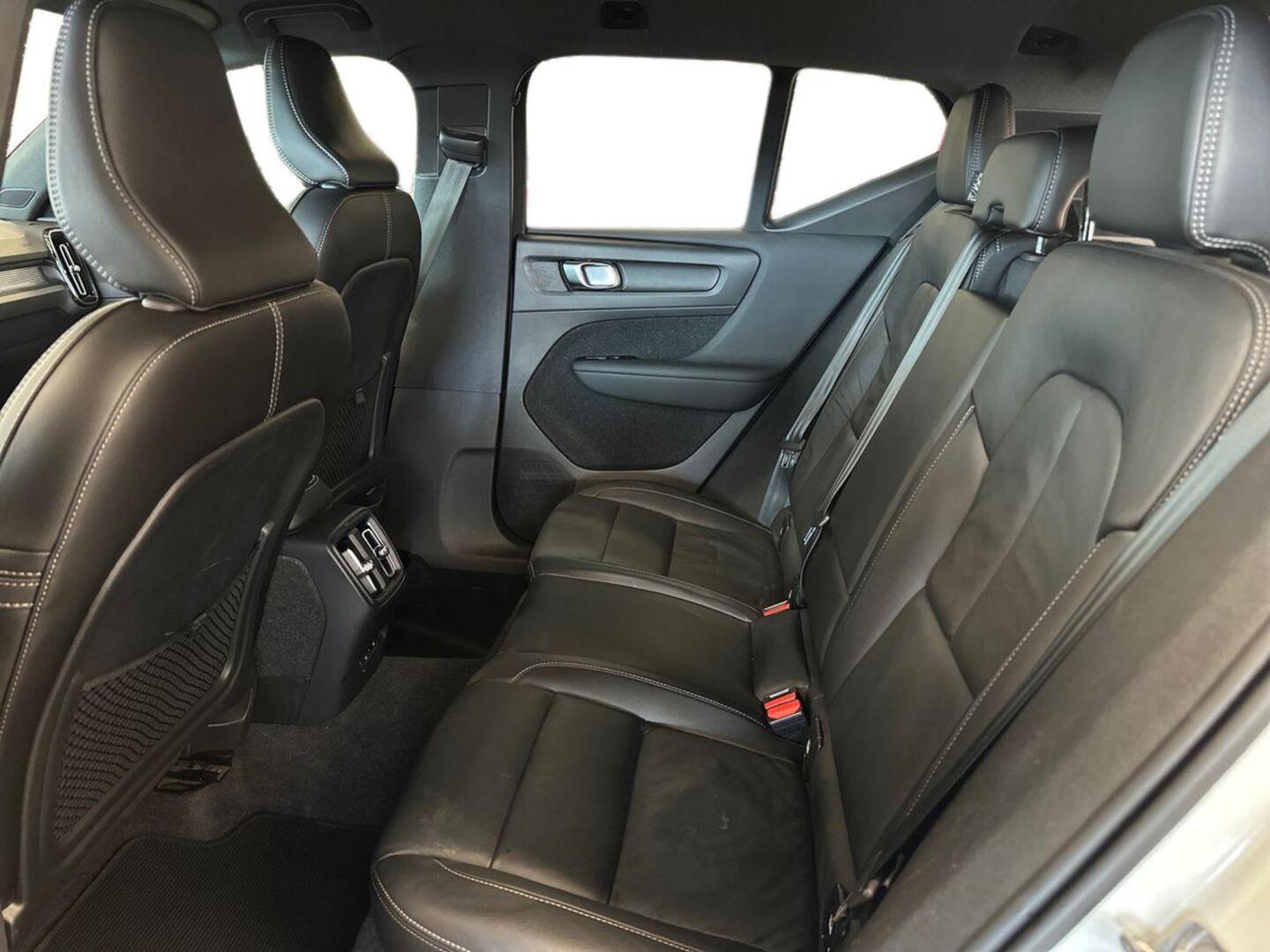VOLVO XC40 2022