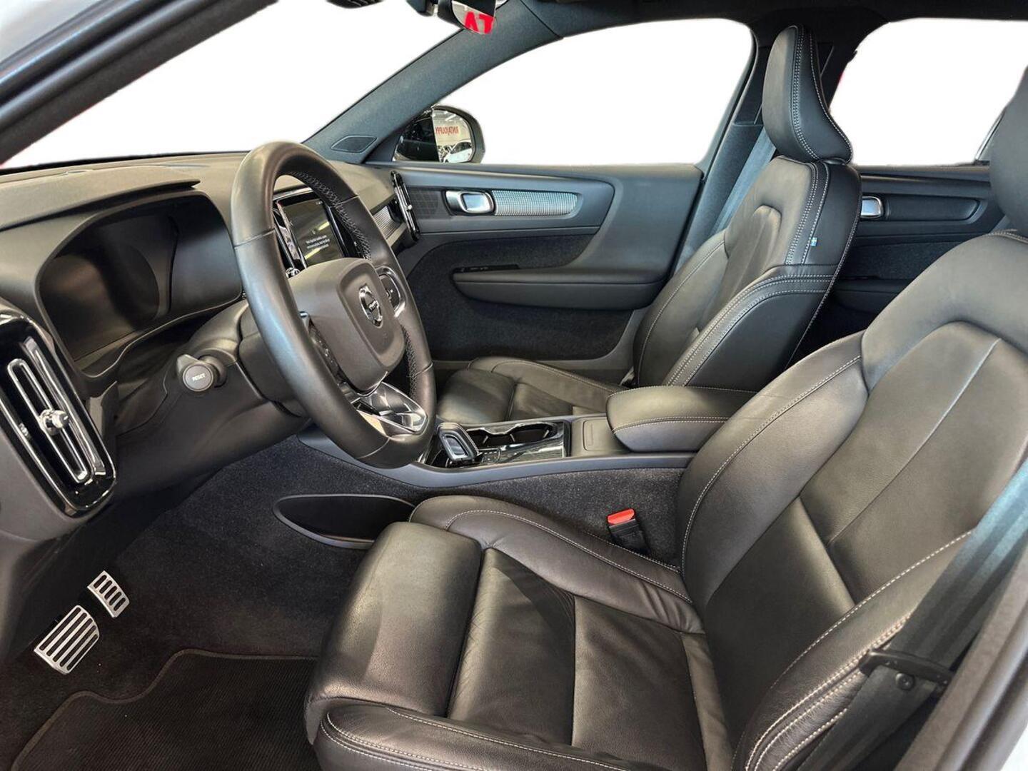 VOLVO XC40 2022