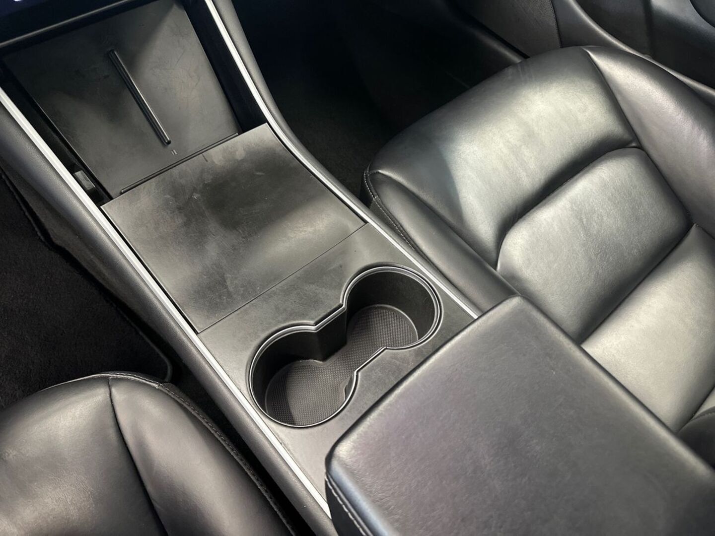 TESLA Model 3 10