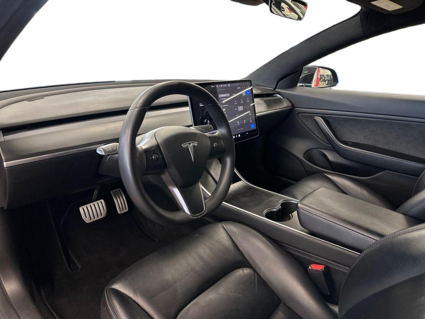 TESLA Model 3 5
