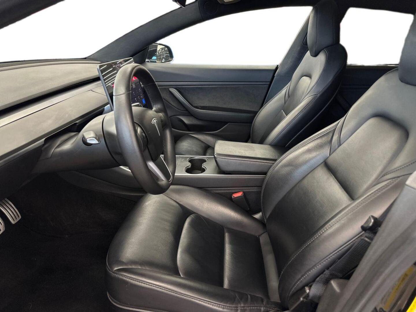 TESLA Model 3 7