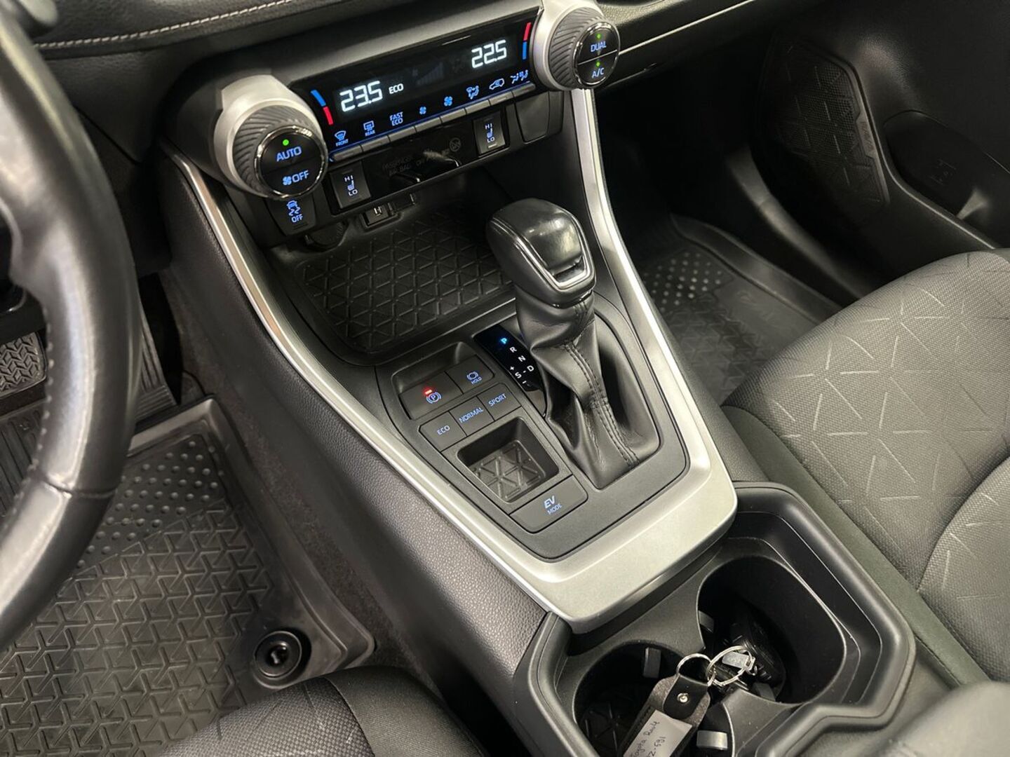 TOYOTA RAV4 2020
