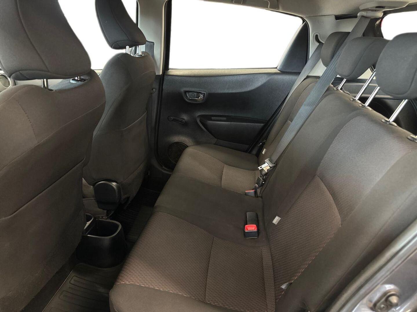 TOYOTA Yaris 2013
