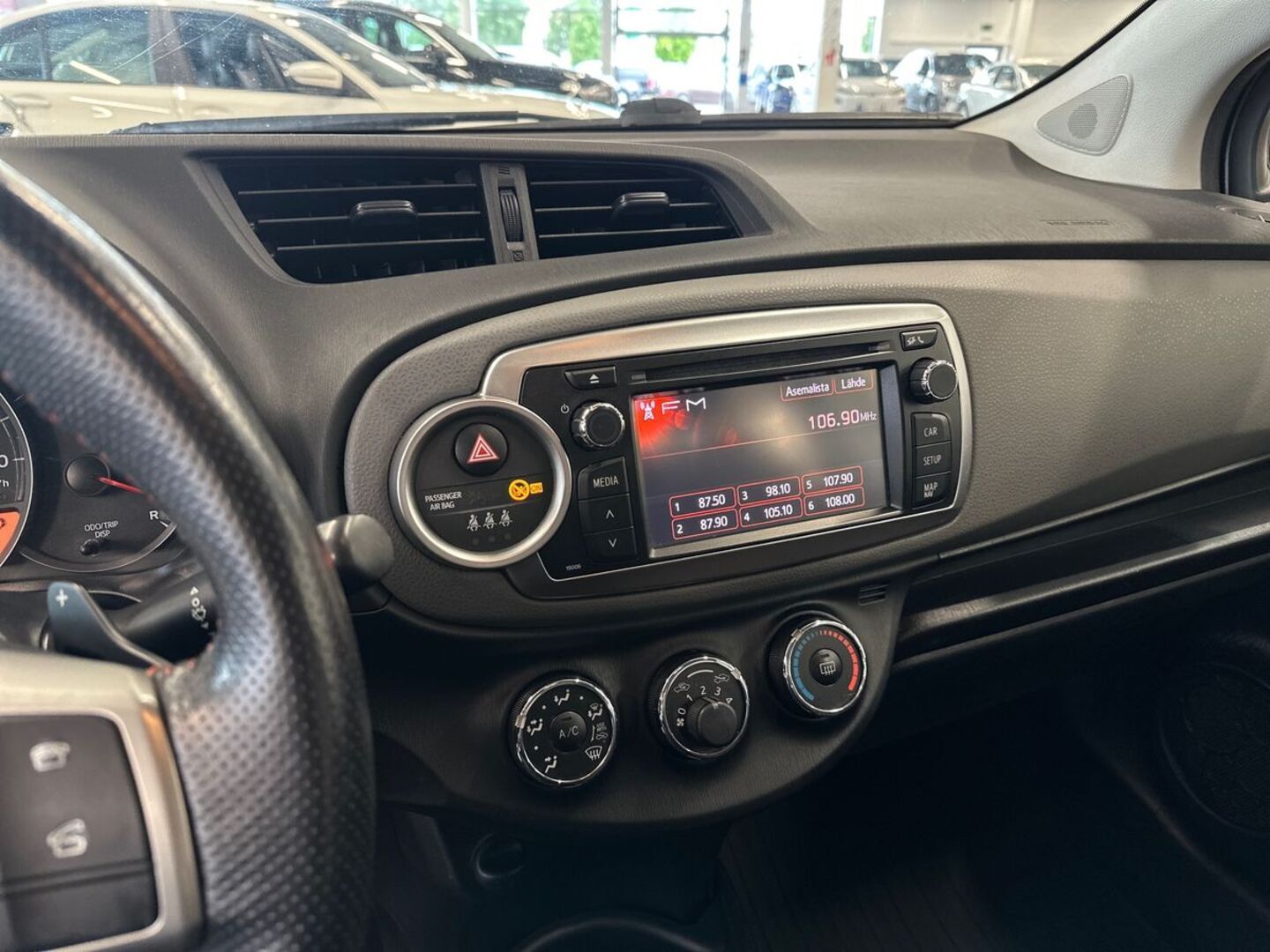 TOYOTA Yaris 2013